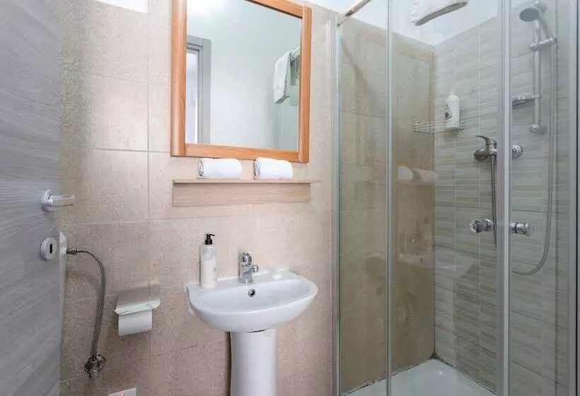 پانسیون Tarona Guesthouse