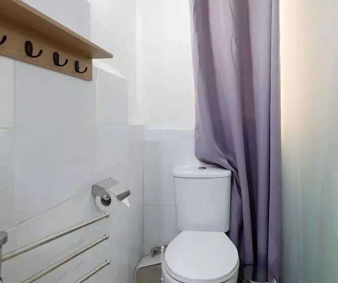 پانسیون Tarona Guesthouse