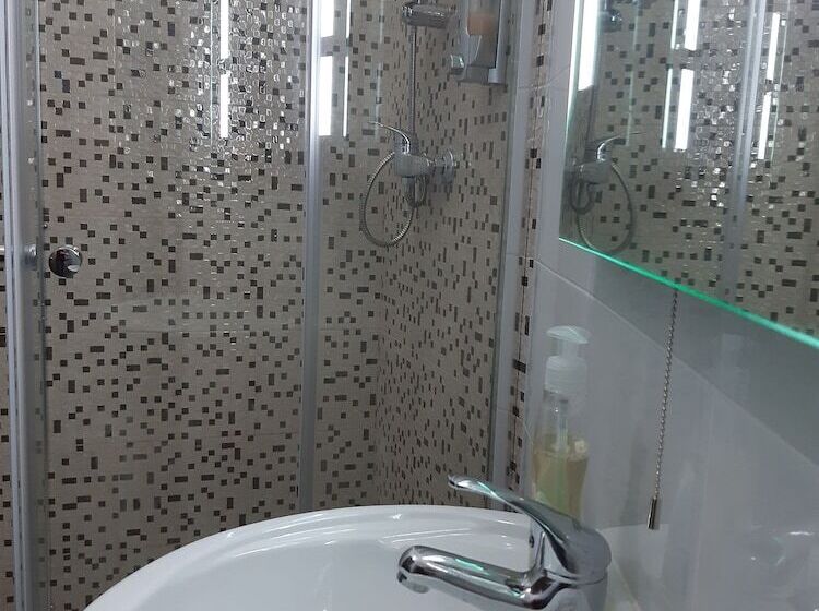 פנסיון Tarona Guesthouse