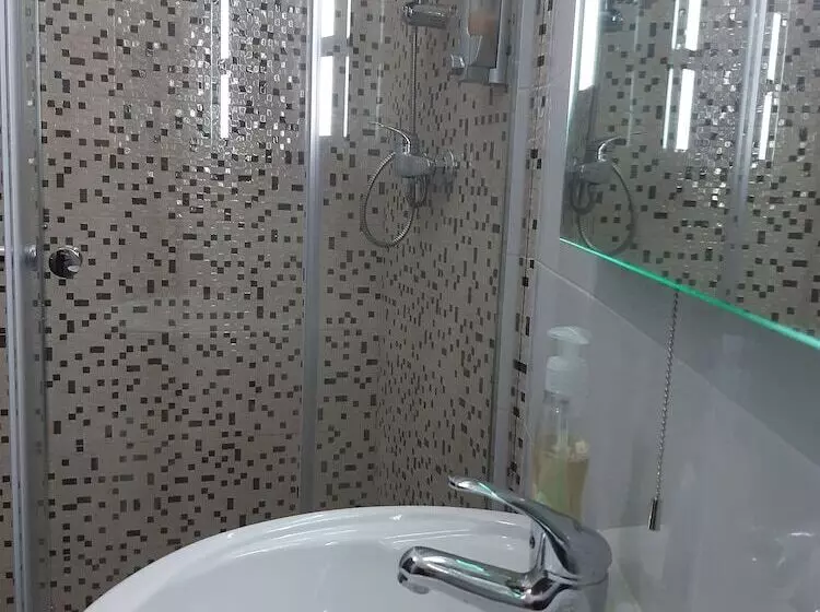 پانسیون Tarona Guesthouse