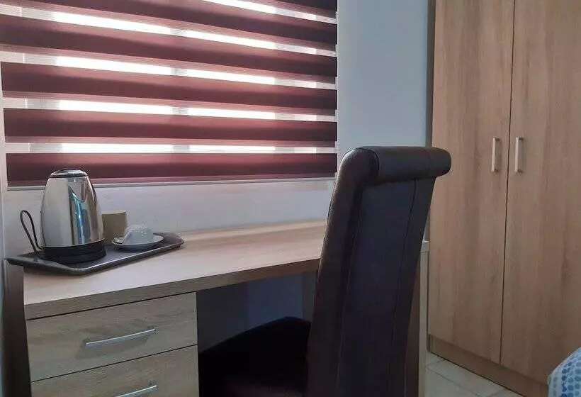 پانسیون Tarona Guesthouse