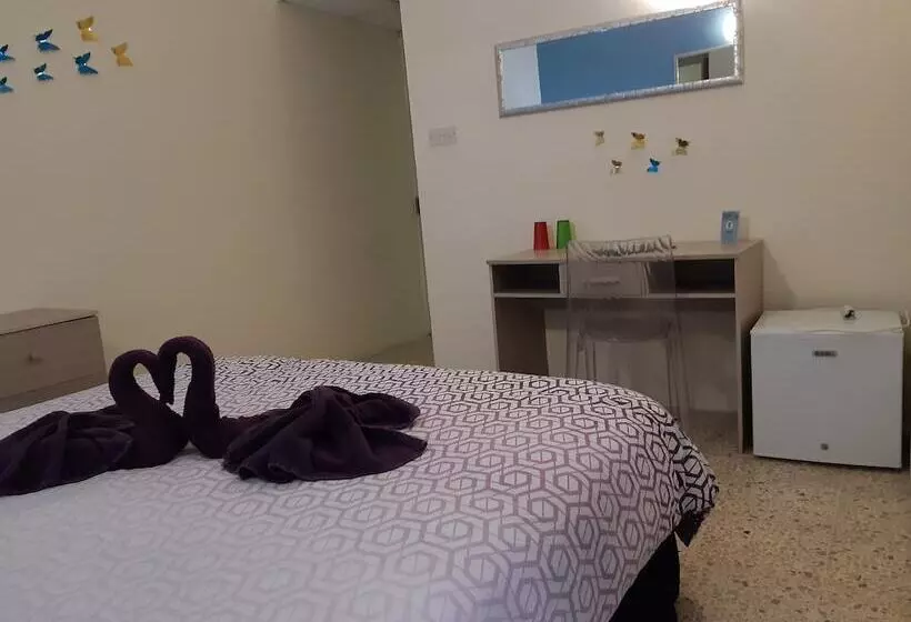 پانسیون Tarona Guesthouse