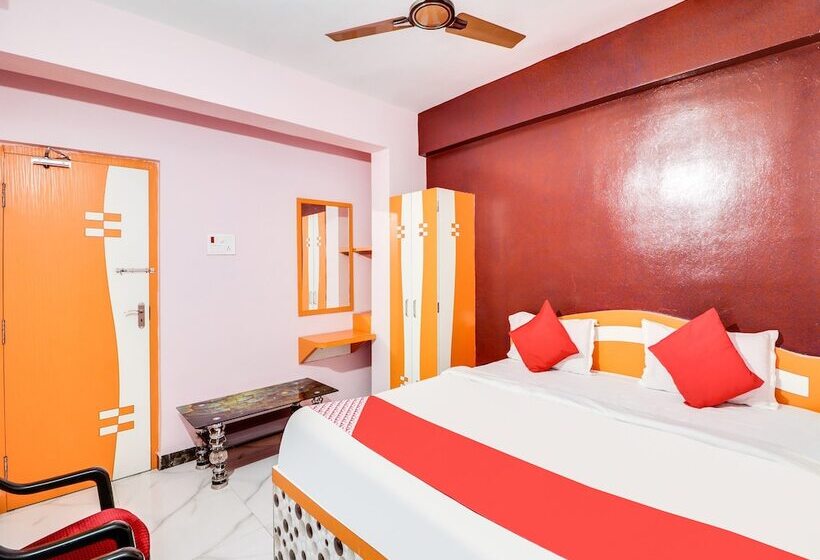 Triotel Hotels And Banquets Opc By Oyo Rooms