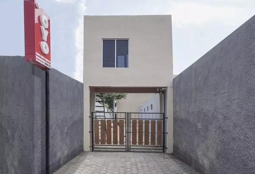 ユースホステル Eirini Family Homestay By Oyo Rooms