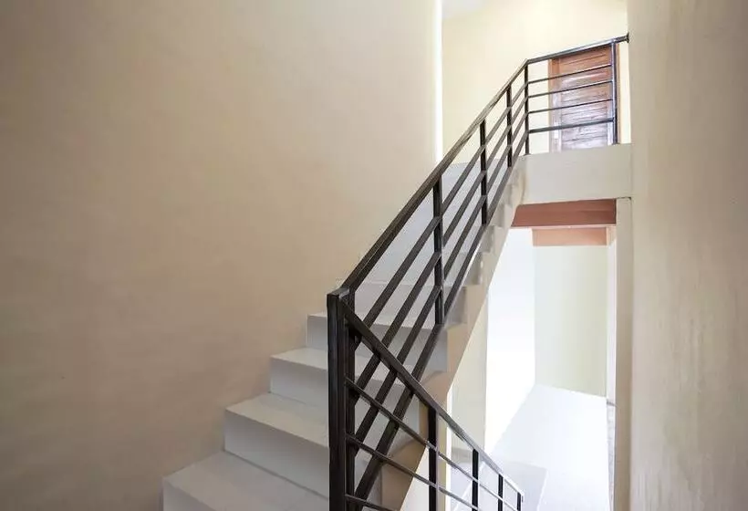 ユースホステル Eirini Family Homestay By Oyo Rooms
