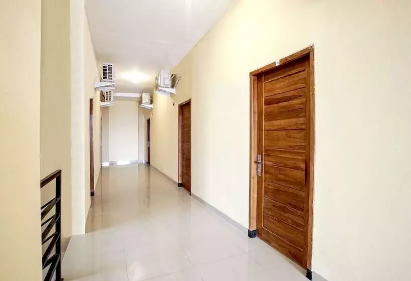 ユースホステル Eirini Family Homestay By Oyo Rooms