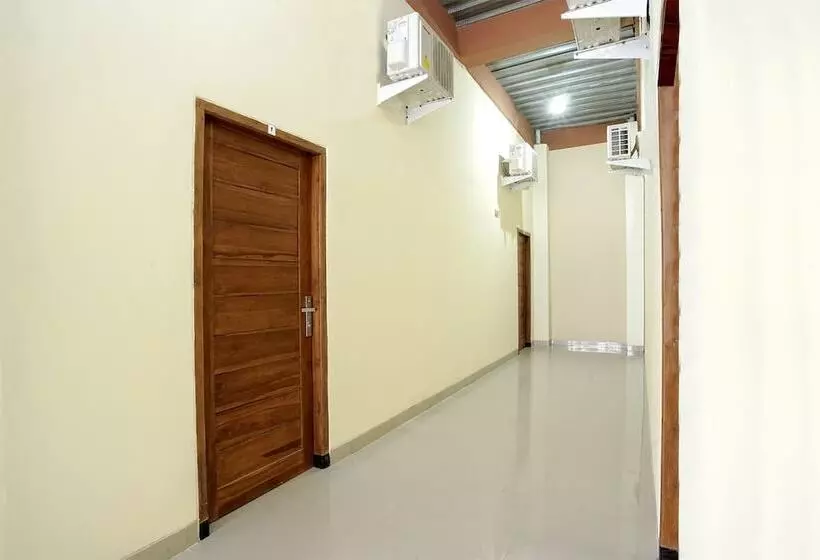 ユースホステル Eirini Family Homestay By Oyo Rooms