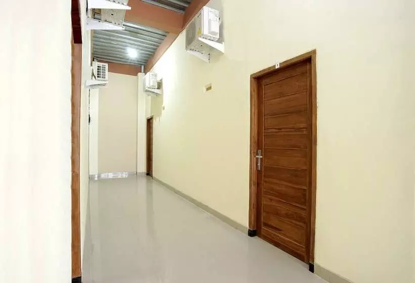 ユースホステル Eirini Family Homestay By Oyo Rooms