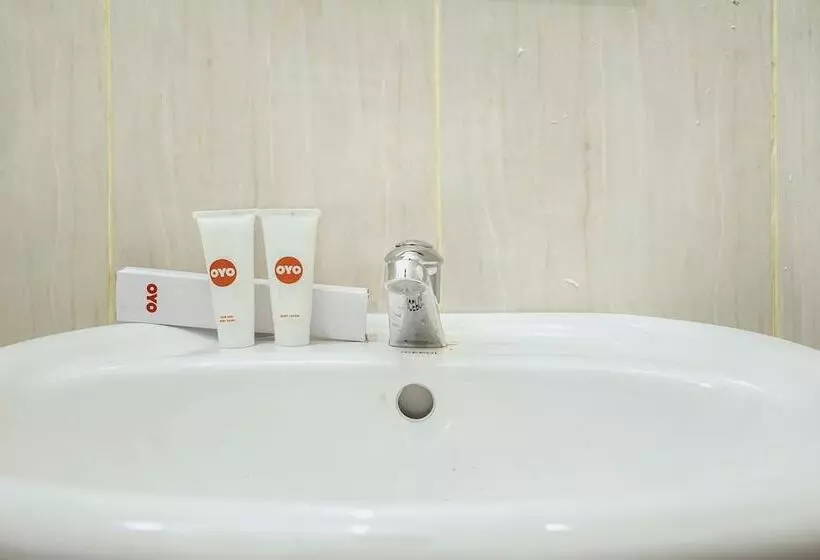 ユースホステル Eirini Family Homestay By Oyo Rooms