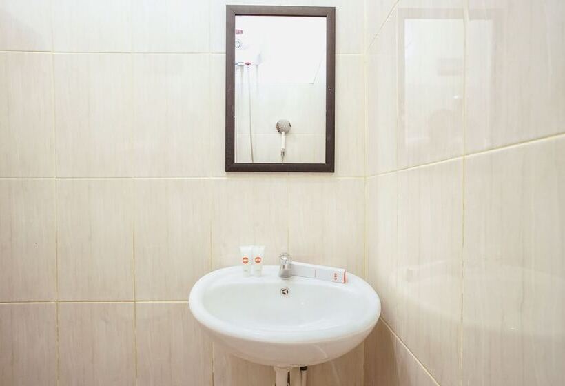 Auberge Hôtelière Eirini Family Homestay By Oyo Rooms