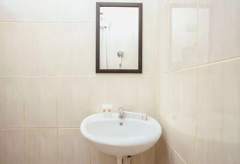 ユースホステル Eirini Family Homestay By Oyo Rooms