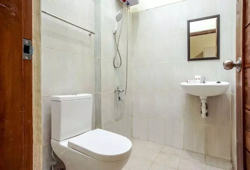 ユースホステル Eirini Family Homestay By Oyo Rooms