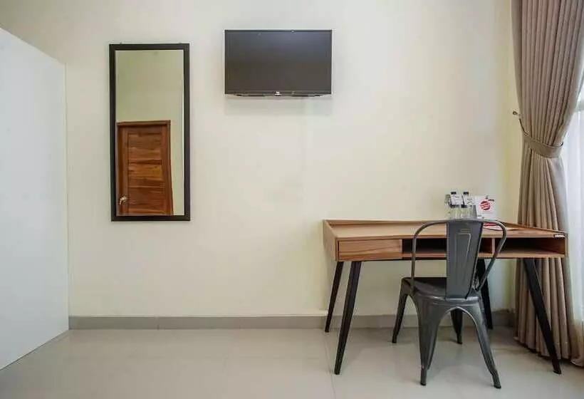 ユースホステル Eirini Family Homestay By Oyo Rooms