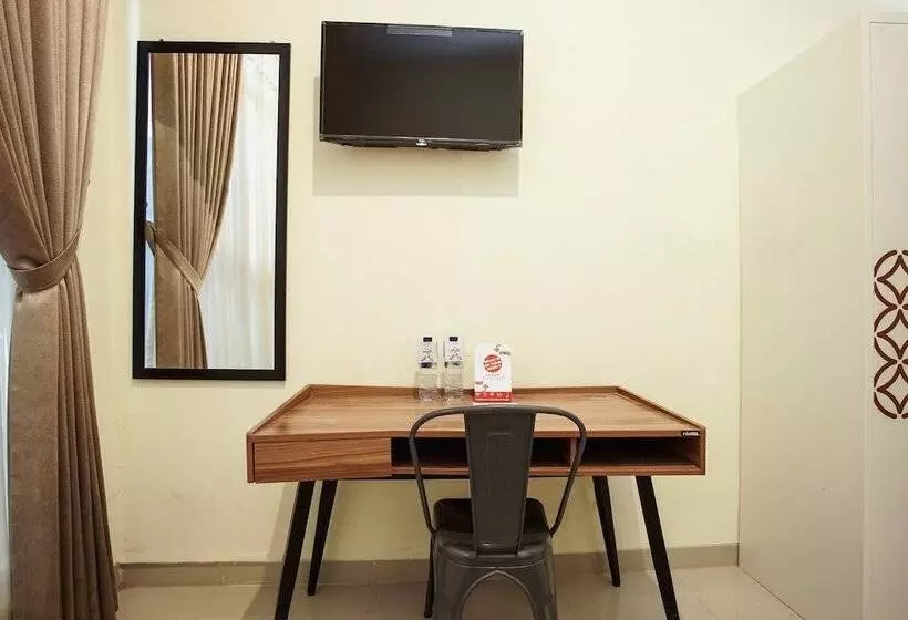 ユースホステル Eirini Family Homestay By Oyo Rooms