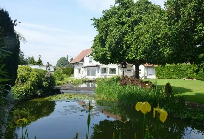 Aamiaismajoitus (B&B) Jardin Du Marais