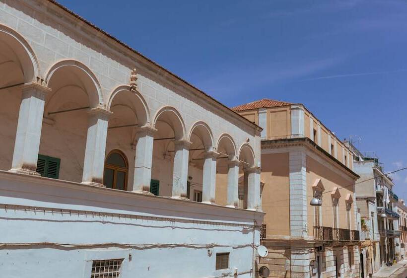 ベッドアンドブレックファースト D Angiò Rooms Manfredi Homes&villas