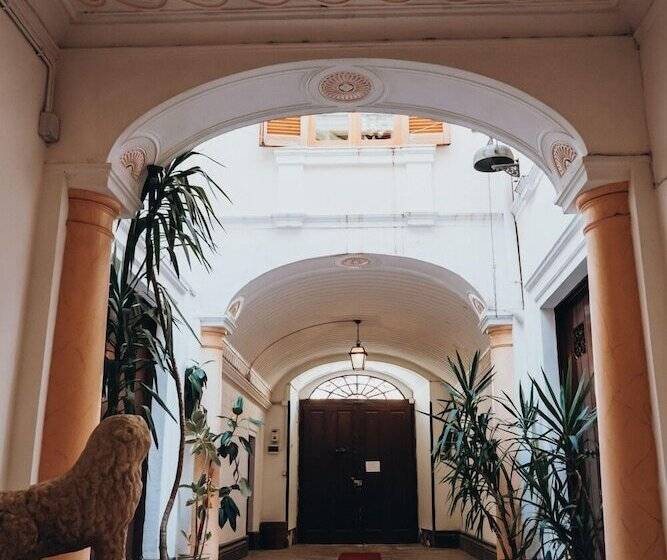 ベッドアンドブレックファースト D Angiò Rooms Manfredi Homes&villas