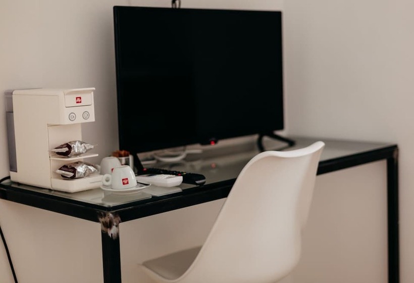 ベッドアンドブレックファースト D Angiò Rooms Manfredi Homes&villas