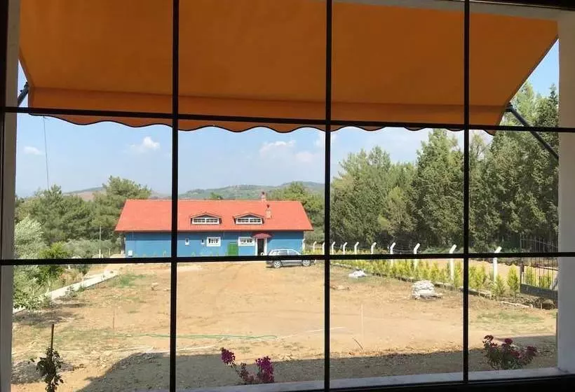 هتل Baska Bir Yer