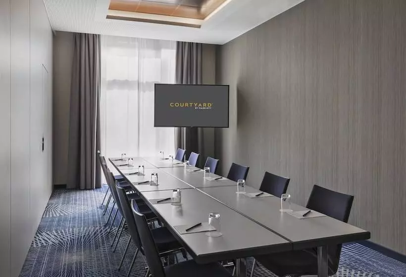 Hotelli Courtyard By Marriott Hamburg City