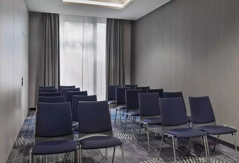 Hotelli Courtyard By Marriott Hamburg City