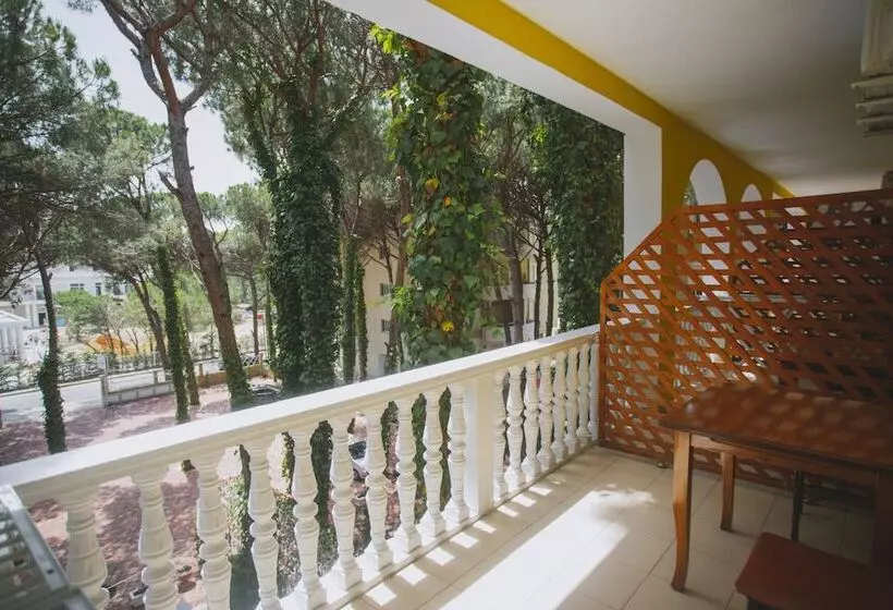 Hotelli Mali I Robit