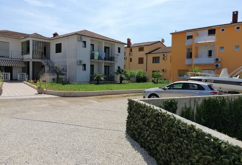 Pensjonat Viktor Rooms And Apartments