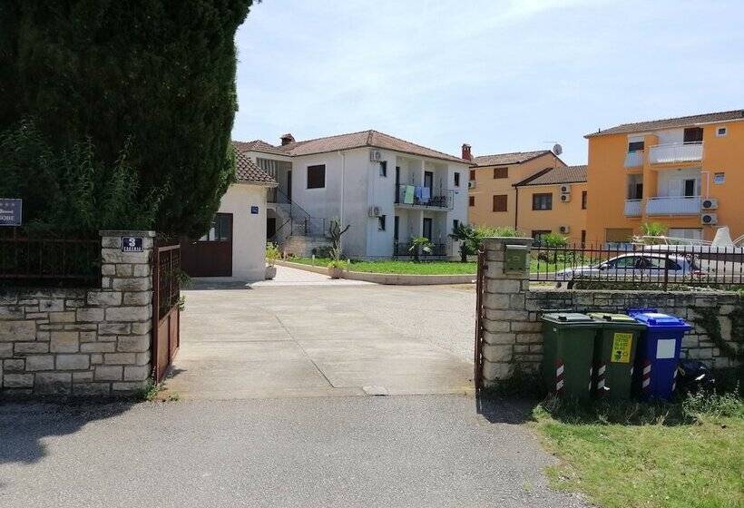 Pensjonat Viktor Rooms And Apartments