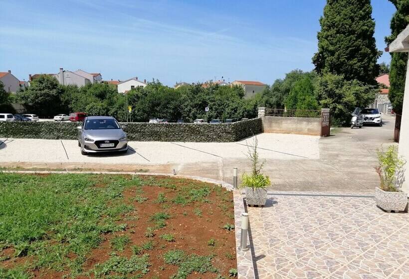 Pensjonat Viktor Rooms And Apartments