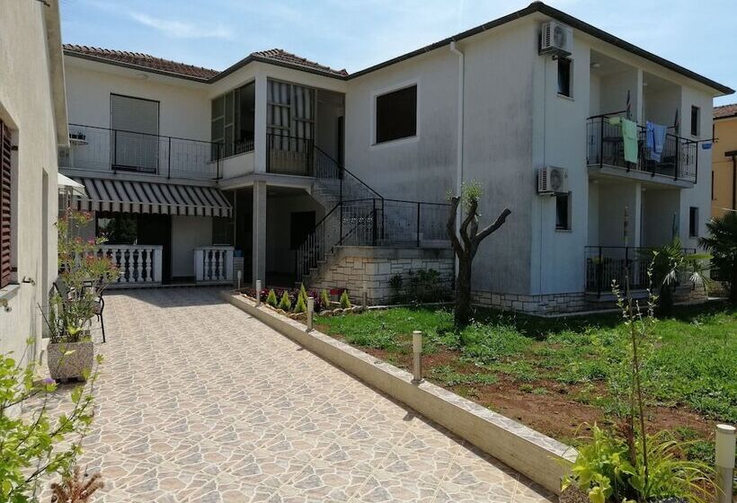 Pensjonat Viktor Rooms And Apartments