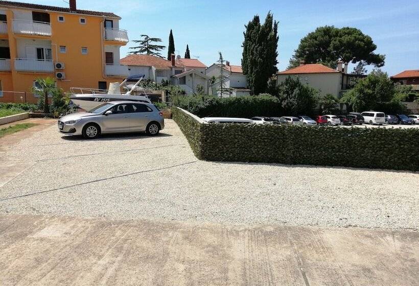 Pensjonat Viktor Rooms And Apartments