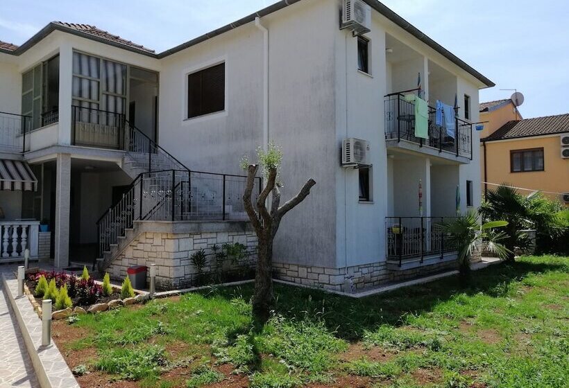 Pensjonat Viktor Rooms And Apartments