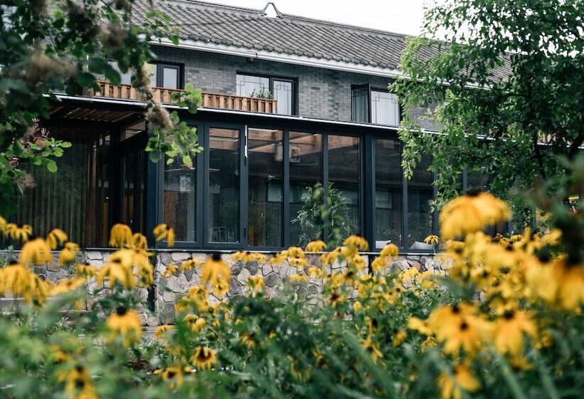 ペンション Vinawhisper Boutique