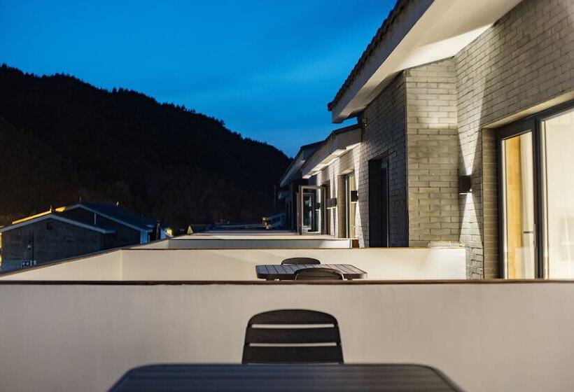 ペンション Vinawhisper Boutique