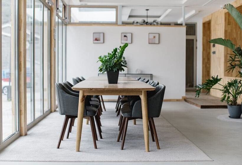 ペンション Vinawhisper Boutique