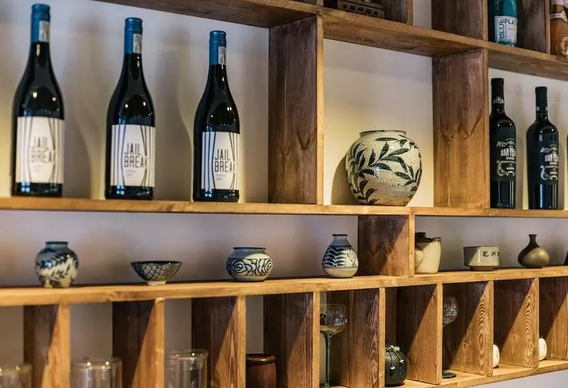 Majatalo Vinawhisper Boutique
