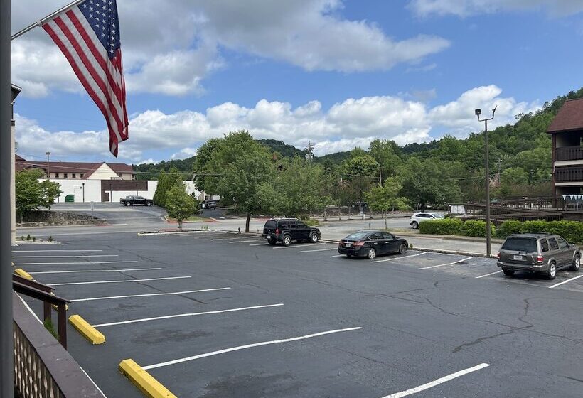 فندق Alpine Valley Inn