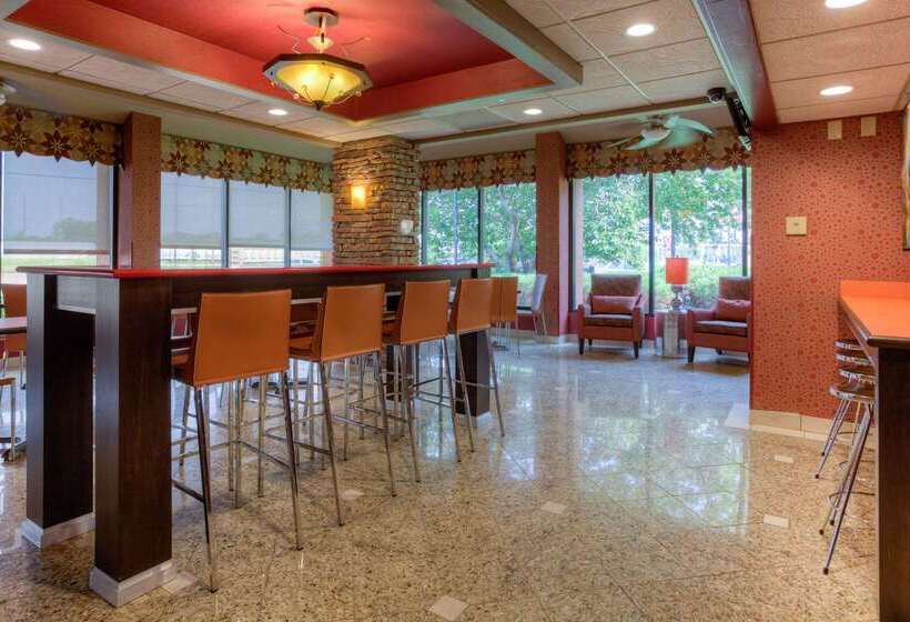 فندق Comfort Inn & Suites Evansville Airport