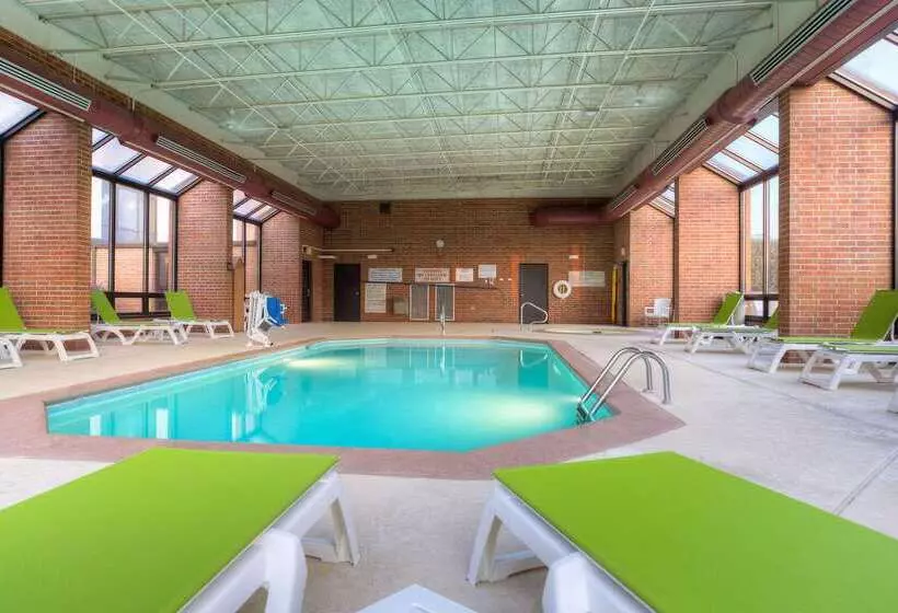 ホテル Comfort Inn & Suites Evansville Airport