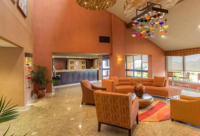 ホテル Comfort Inn & Suites Evansville Airport