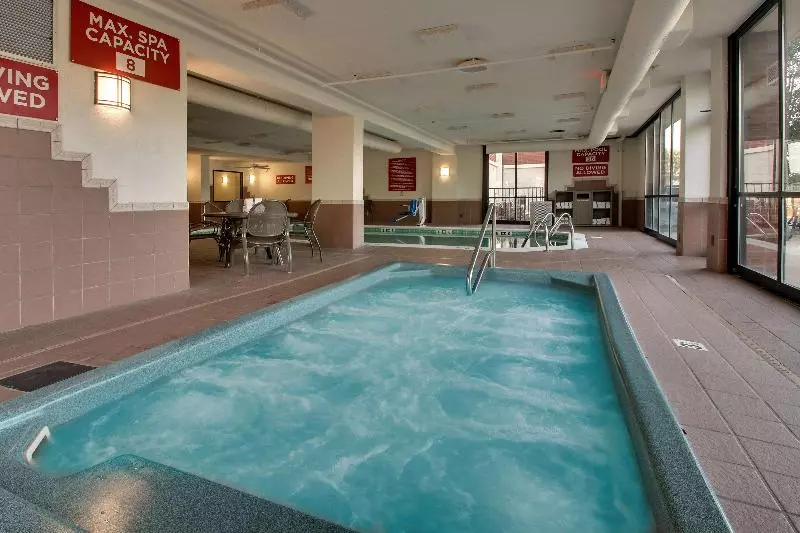 فندق Drury Inn & Suites Evansville East