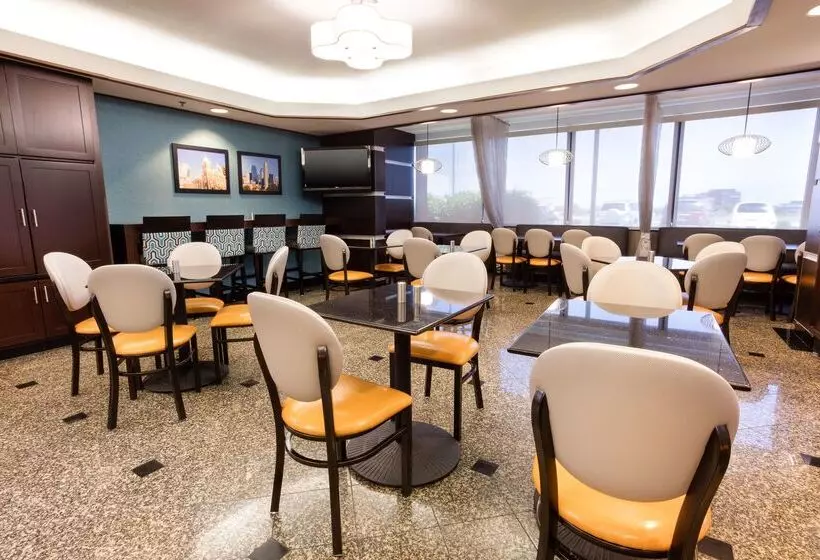 فندق Drury Inn & Suites Kansas City Airport