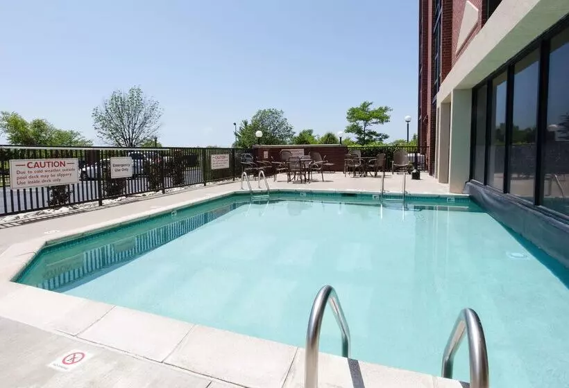 فندق Drury Inn & Suites Kansas City Airport