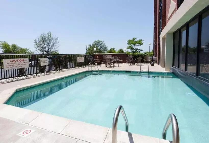 فندق Drury Inn & Suites Kansas City Airport