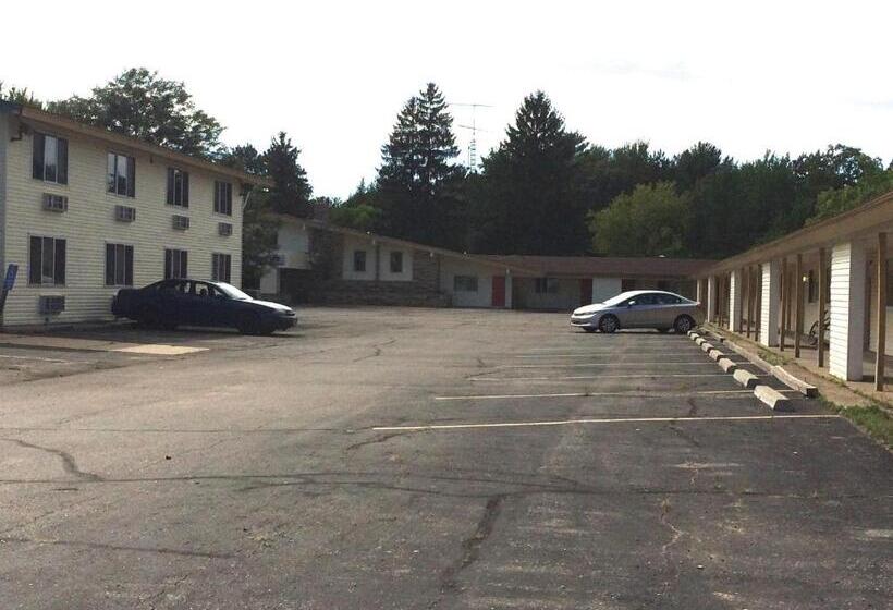 모텔 Rapids Inn & Suites