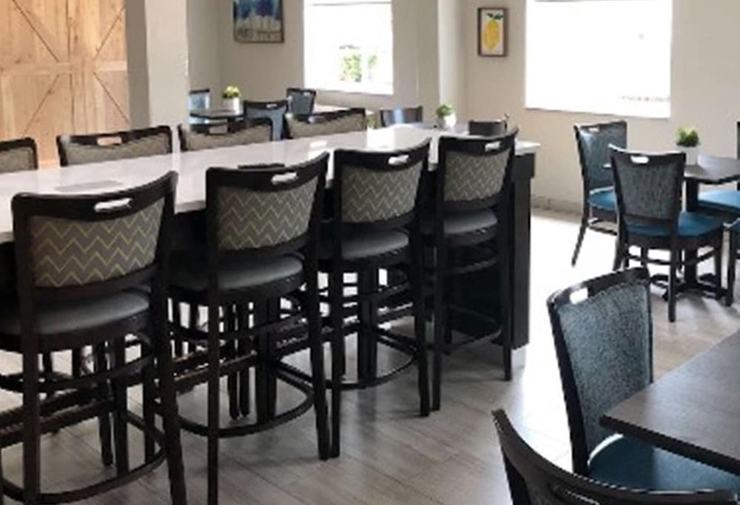 בית מלון כפרי Quality Inn & Suites Roanoke Fort Worth North