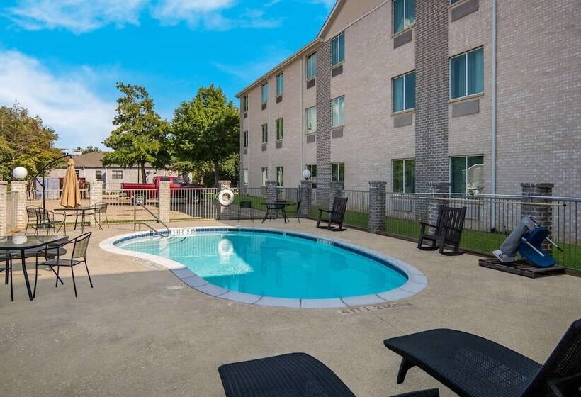 בית מלון כפרי Quality Inn & Suites Roanoke Fort Worth North