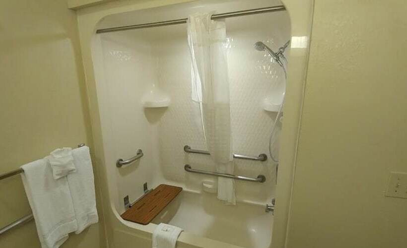 בית מלון כפרי Quality Inn & Suites Roanoke Fort Worth North