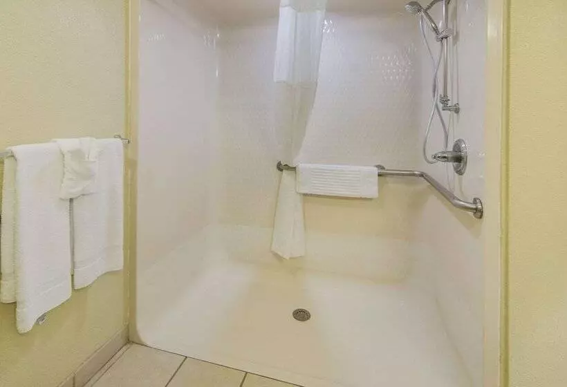 Hotelli Quality Inn & Suites Roanoke   Fort Worth North