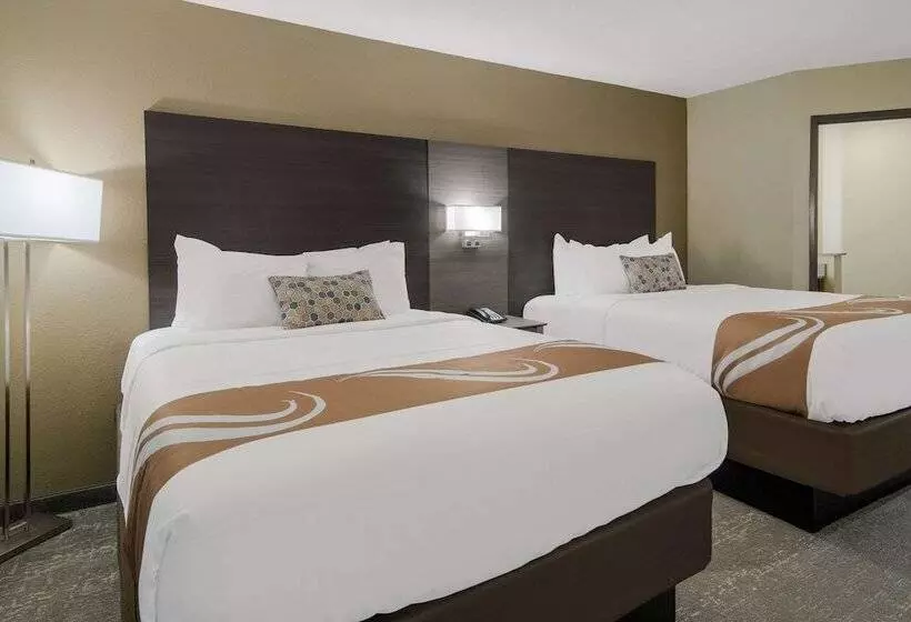 Hotelli Quality Inn & Suites Roanoke   Fort Worth North